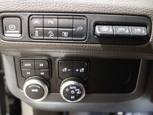 Used 2022 GMC Yukon XL Denali image 37