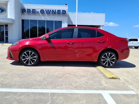 Used 2019 Toyota Corolla SE FWD image 2
