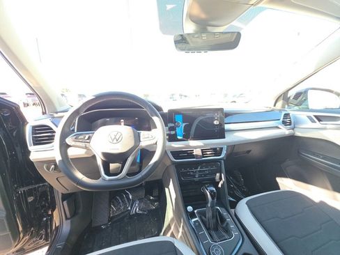 New 2026 Volkswagen Taos SE AWD/4WD image 14