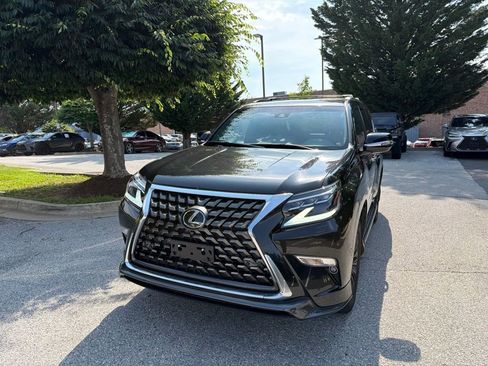 Used 2023 Lexus GX 460 Luxury w/ Sport Design Package AWD/4WD image 2