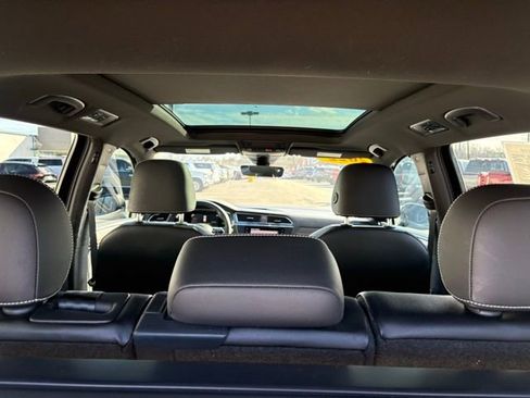 Used 2022 Volkswagen Tiguan SE R-Line image 32