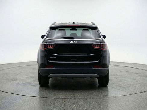 Used 2025 Jeep Compass Latitude AWD/4WD image 7