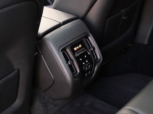 Used 2021 Aston Martin DBX AWD/4WD image 16