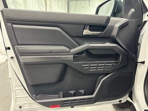 Used 2025 Toyota Tacoma TRD Off-Road image 8