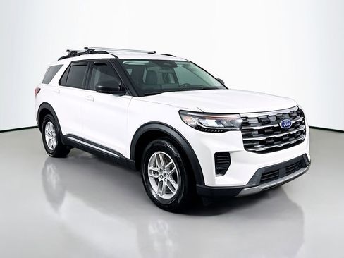 Used 2025 Ford Explorer Active RWD image 3