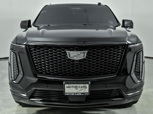 Used 2025 Cadillac Escalade Sport Platinum AWD/4WD image 4