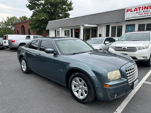 Used 2006 Chrysler 300 Touring RWD image 2