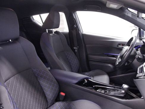 Used 2021 Toyota C-HR XLE image 12