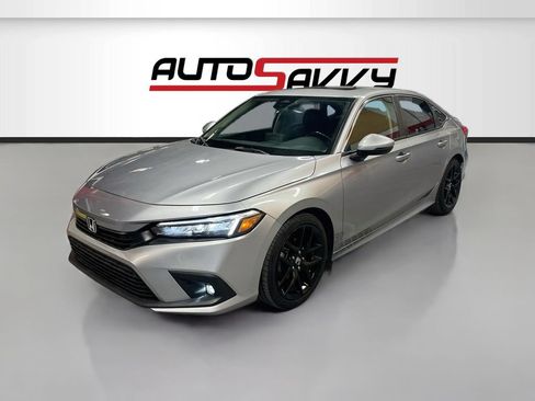 Used 2022 Honda Civic Touring image 3