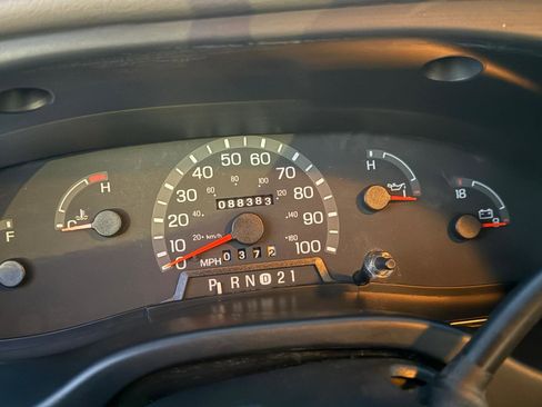 Used 1998 Ford E-350 and Econoline 350 Club Wagon RWD image 15