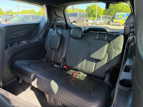 Used 2022 Chrysler Pacifica Touring-L w/ Uconnect Theater Family Group FWD image 21