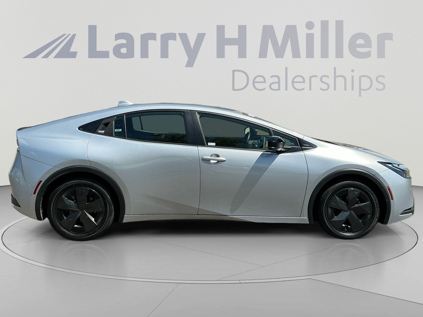 Certified 2025 Toyota Prius LE FWD image 6