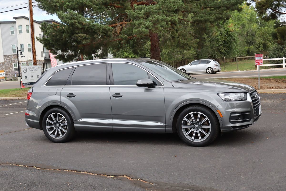 Used 2017 Audi Q7 3.0T Prestige AWD/4WD image 2