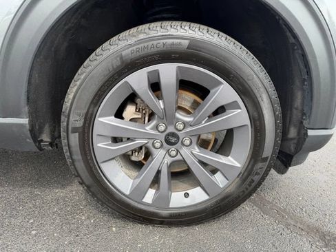Used 2023 Ford Explorer XLT w/ Equipment Group 202A AWD/4WD image 17