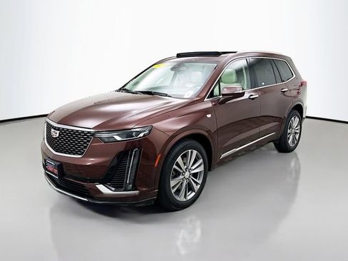 Used 2022 Cadillac XT6 Premium Luxury w/ Technology Package image 4