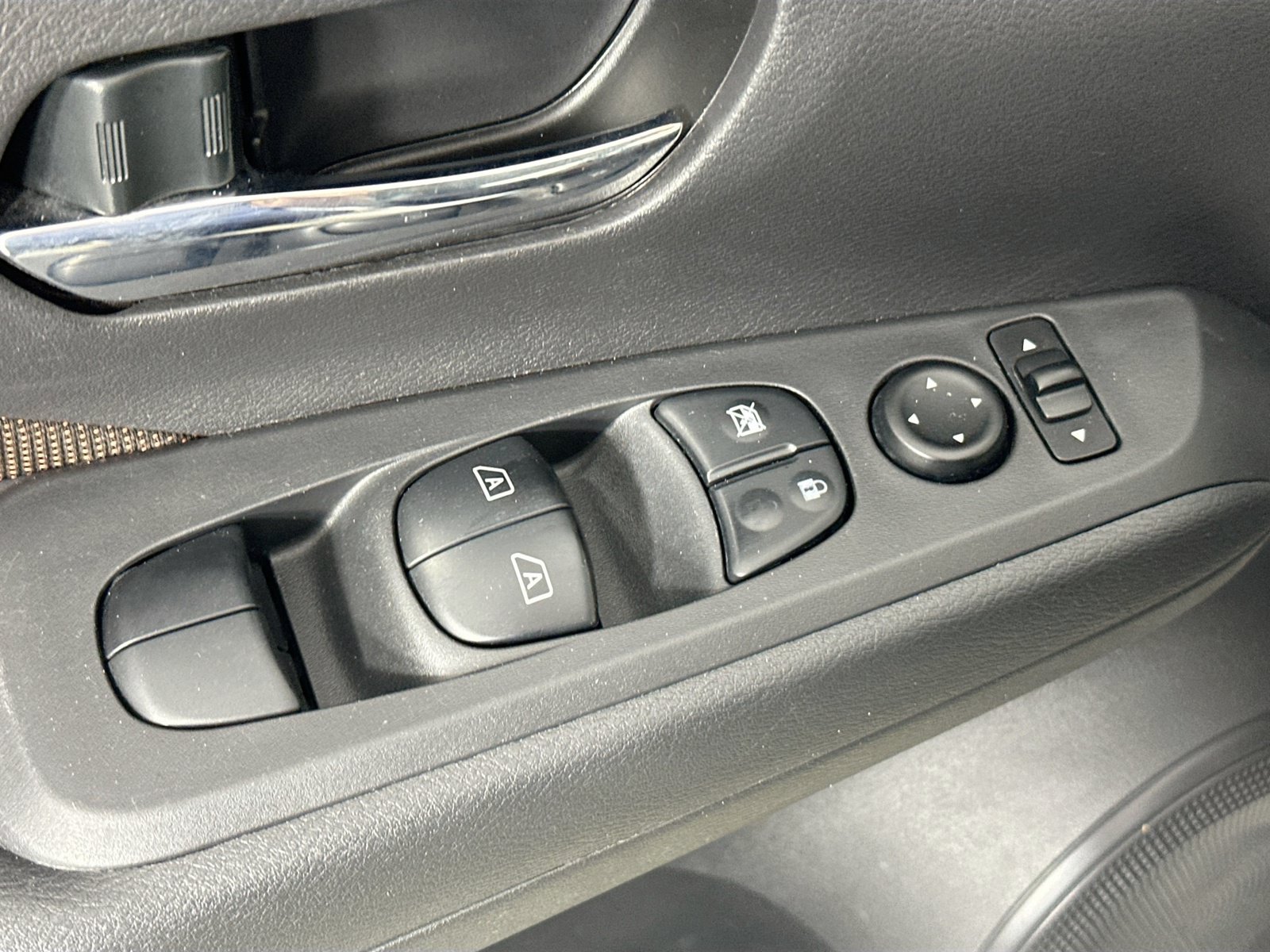 Used 2021 Nissan Kicks SR FWD image 16