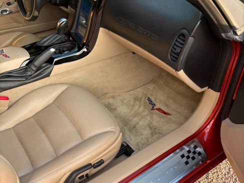 Used 2006 Chevrolet Corvette Coupe w/ Preferred Equipment Group RWD image 28