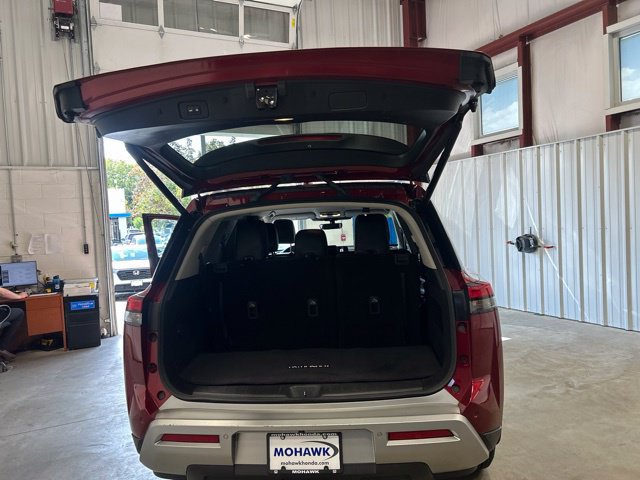 Used 2024 Nissan Pathfinder SL AWD/4WD image 30