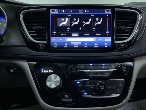 Used 2021 Chrysler Pacifica Touring w/ Cold Weather Group image 23