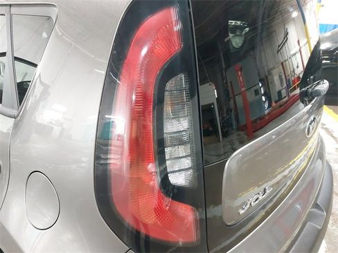 Used 2016 Kia Soul image 29