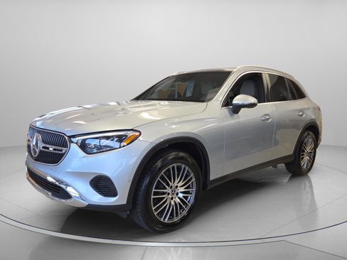 Used 2026 Mercedes-Benz GLC 300 image 2