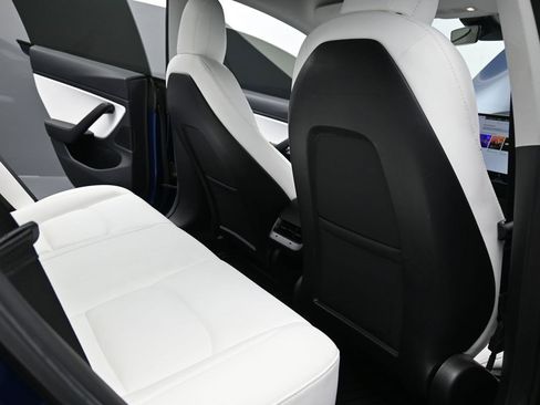 Used 2021 Tesla Model 3 Long Range image 17