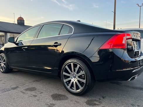 Used 2018 Volvo S60 T5 Inscription Platinum w/ Climate Package image 4
