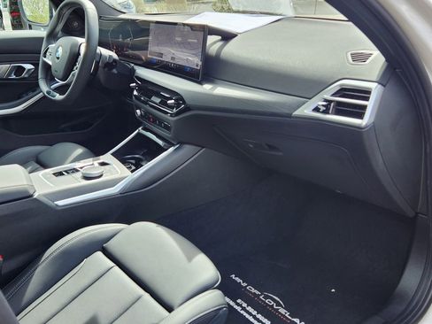 Used 2025 BMW 330i xDrive Sedan AWD/4WD image 16