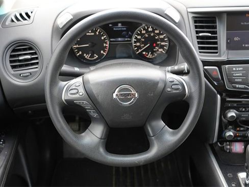 Used 2018 Nissan Pathfinder S image 10
