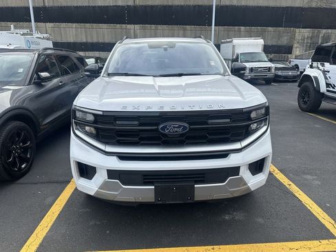 Used 2025 Ford Expedition Max Platinum w/ Driver's Package image 2