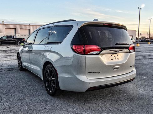 Used 2019 Chrysler Pacifica Limited w/ S Appearance Package image 4