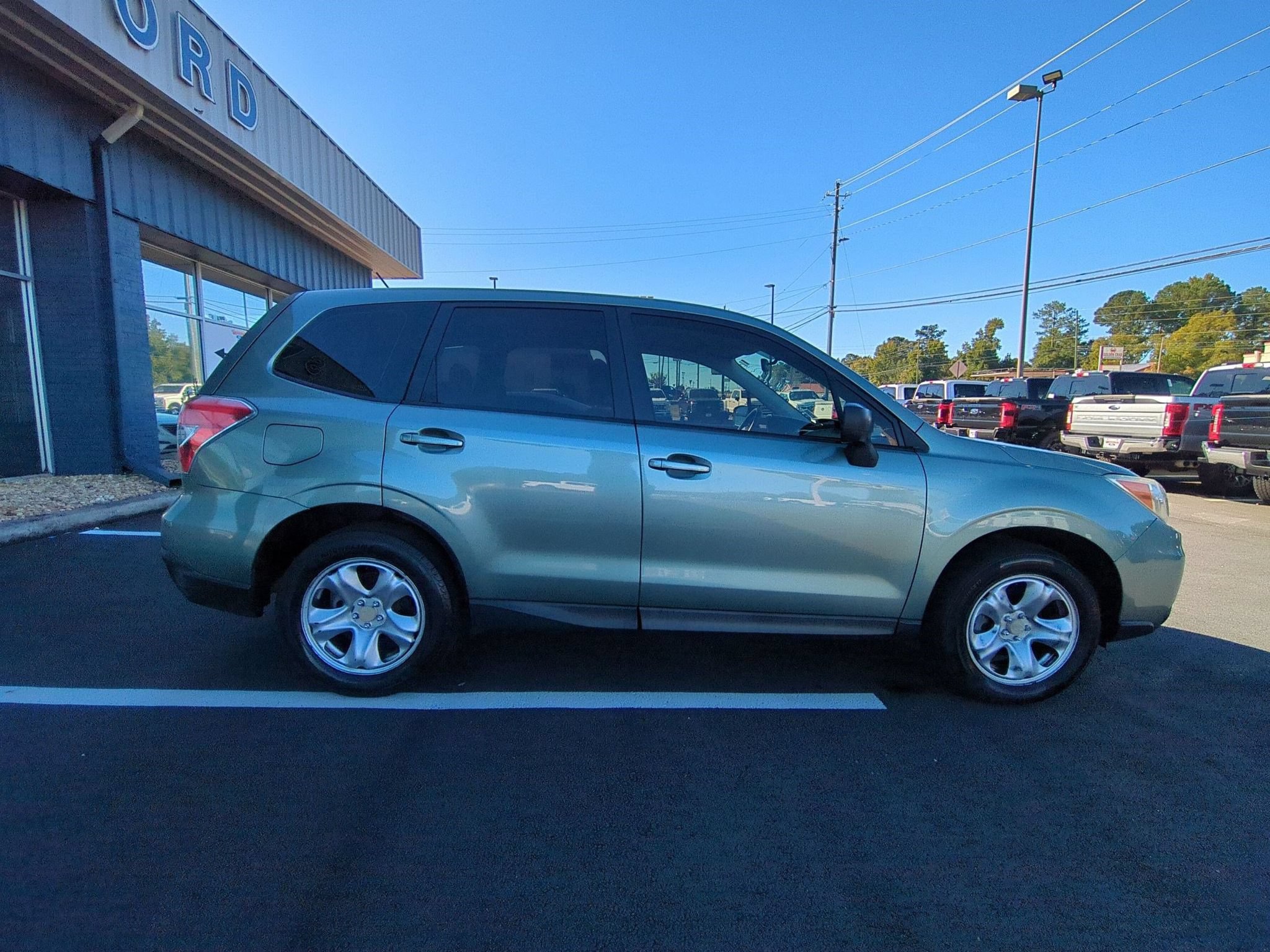 Used 2014 Subaru Forester 2.5i AWD/4WD image 4
