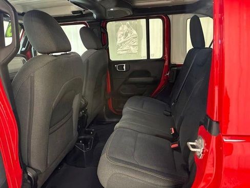 Used 2025 Jeep Wrangler Unlimited Sahara AWD/4WD image 27