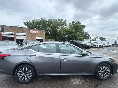 Used 2024 Nissan Altima 2.5 SV FWD image 4