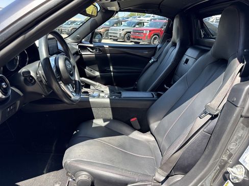 Used 2019 MAZDA MX-5 Miata RF Grand Touring image 12