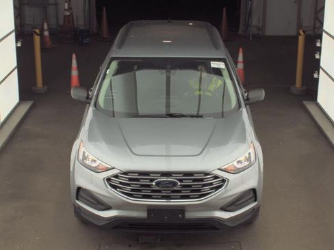 Used 2022 Ford Edge SE image 2