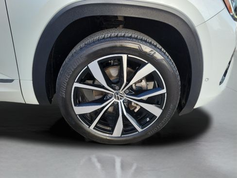 Used 2024 Volkswagen Atlas SEL Premium R-Line AWD/4WD image 34