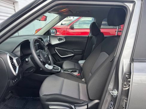 Used 2025 Kia Soul LX w/ LX Technology Package FWD image 27