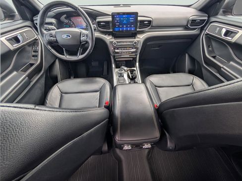 Used 2020 Ford Explorer XLT w/ Equipment Group 202A image 26