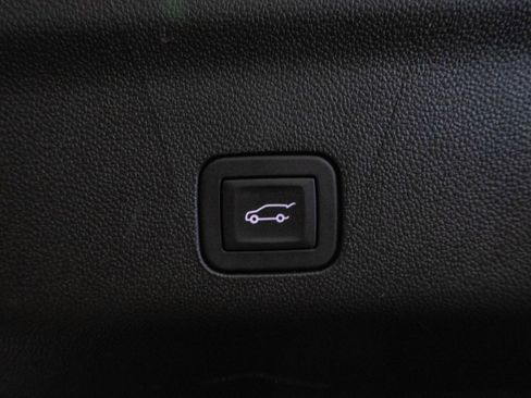 Used 2025 GMC Yukon Denali AWD/4WD image 24