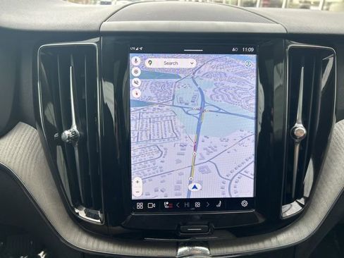 Certified 2025 Volvo XC60 B5 Plus AWD/4WD image 22