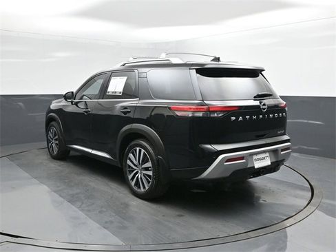 Used 2022 Nissan Pathfinder Platinum w/ Cargo Package image 5