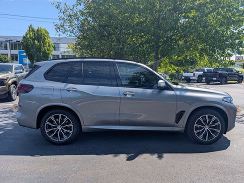 Used 2024 BMW X5 xDrive40i w/ M Sport Package AWD/4WD image 9
