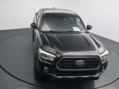 Used 2018 Toyota Tacoma TRD Off-Road w/ Technology Package AWD/4WD image 10