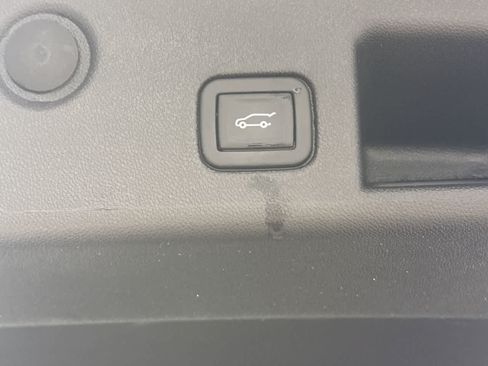 Used 2024 Chevrolet Equinox LT FWD image 22