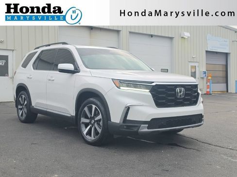 Used 2025 Honda Pilot Touring image 1
