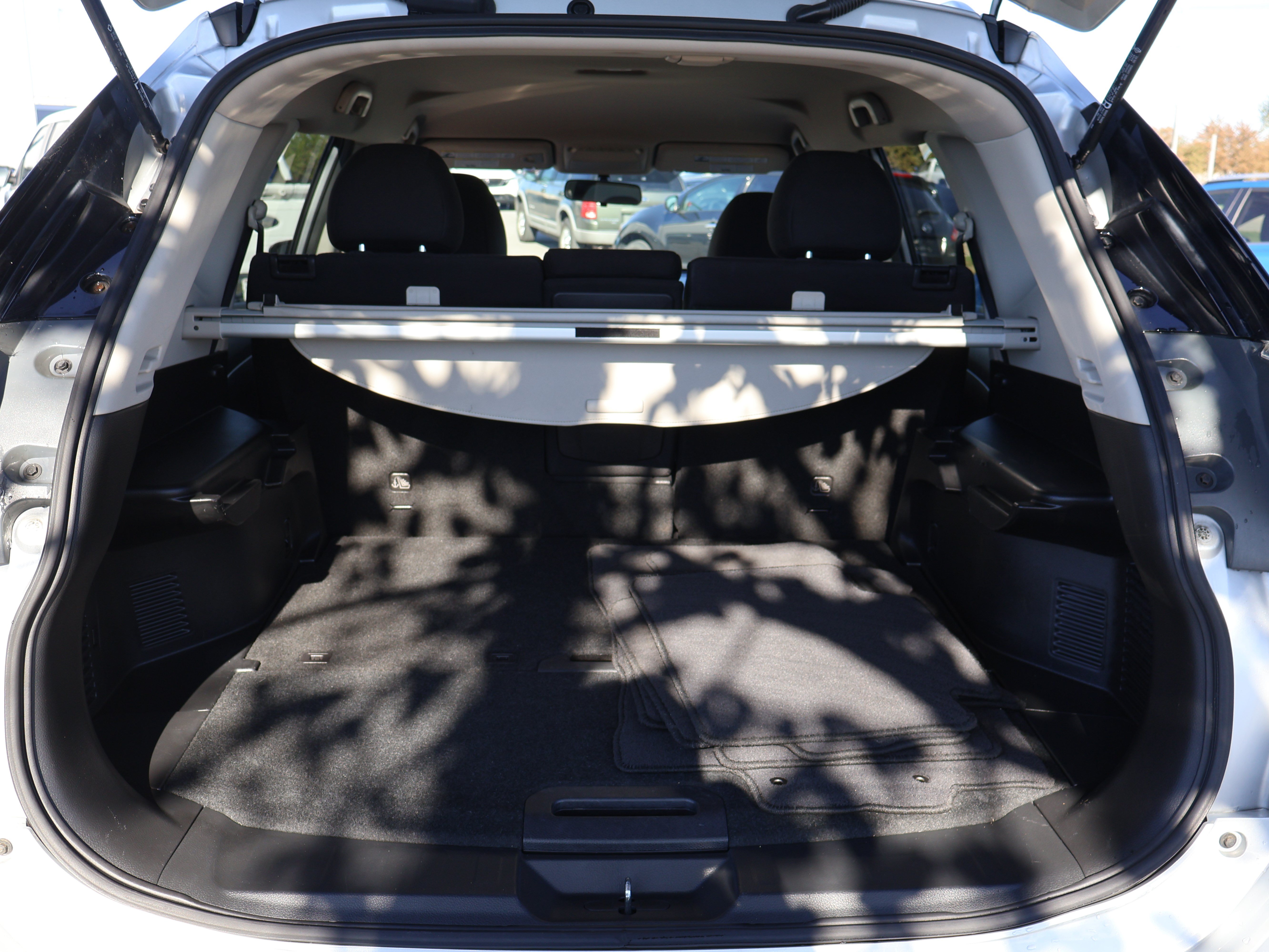 Used 2015 Nissan Rogue SV AWD/4WD image 12