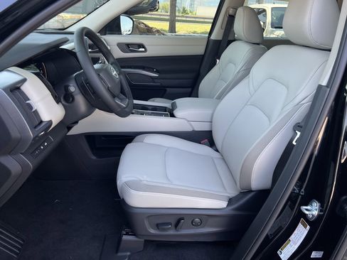 New 2026 Nissan Pathfinder SL FWD image 9