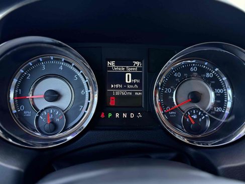 Used 2011 Chrysler Town & Country Touring-L w/ Entertainment Group #2 FWD image 34