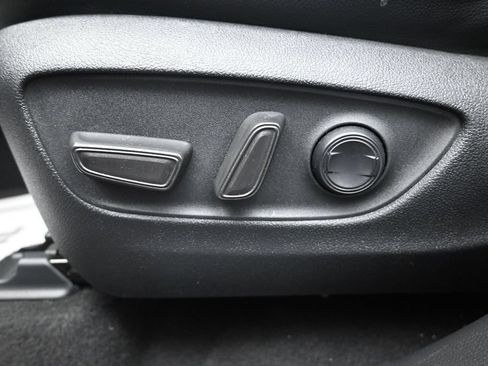 Used 2021 Toyota Highlander XSE FWD image 11